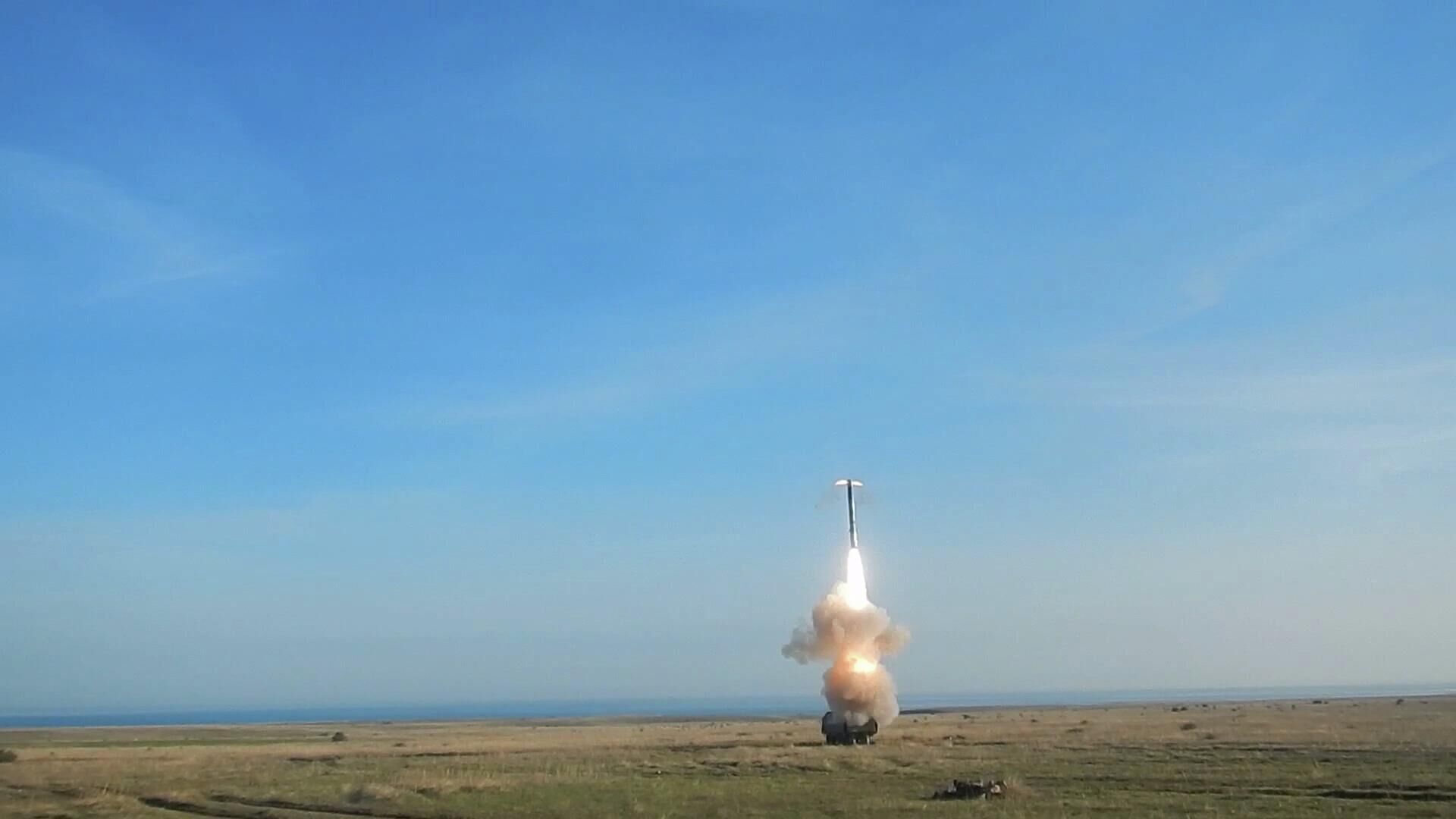 Запуск ракеты Оникс по ангару с иностранным вооружением под Одессой - РИА Новости, 1920, 01.05.2022