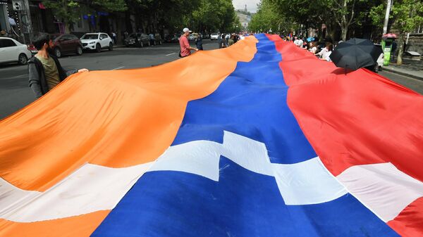 Участники объединенного митинга оппозиции в Ереване