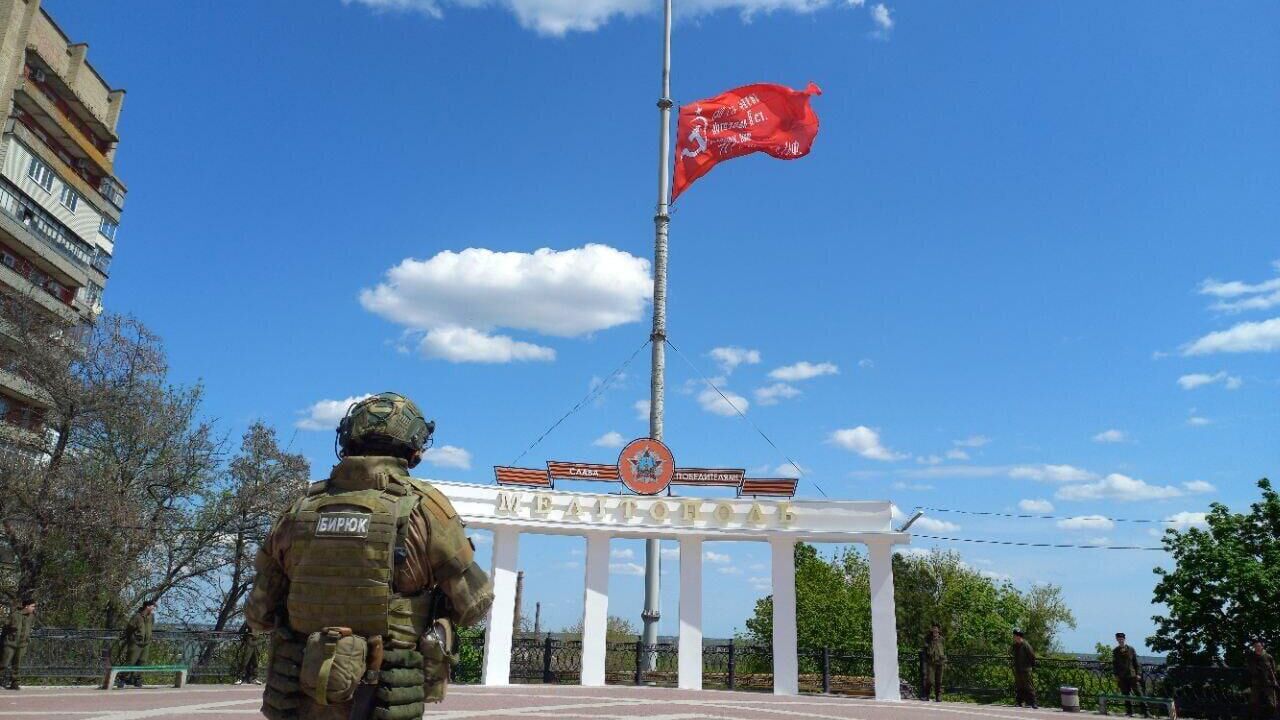 В Мелитополе подняли знамя Победы - РИА Новости, 1920, 24.05.2022