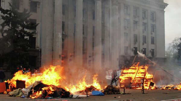 Горщие палатки активистов Антимайдана на Куликовом поле у Дома профсоюзов в Одессе.
