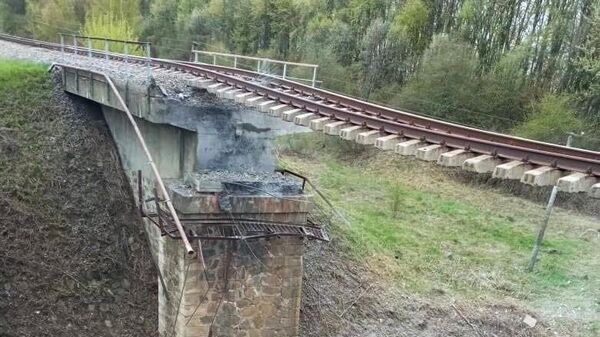 Частичное обрушение конструкций моста в Курской области