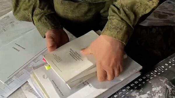 Изъятие документов в штабе украинских минометчиков в ЛНР