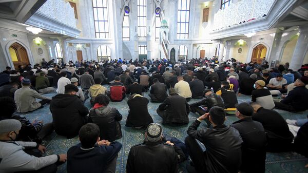 Верующие в мечети Кул Шариф в Казани