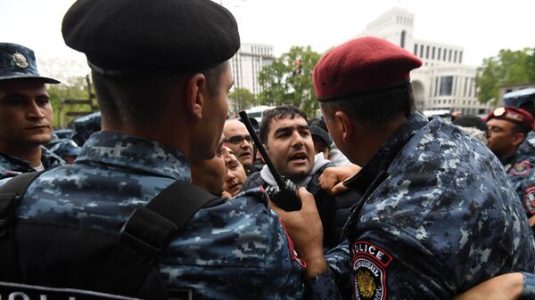 Задержание участников объединенного митинга оппозиции в Ереване