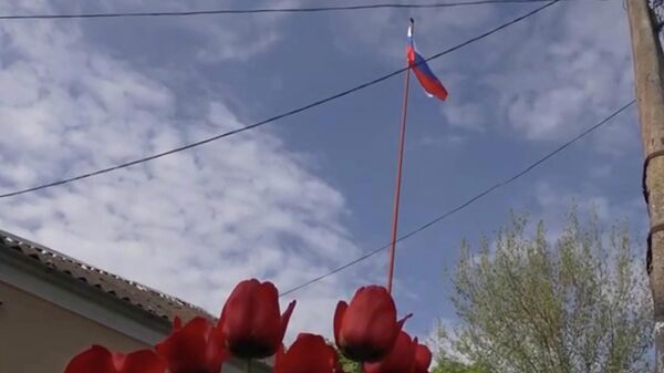 Российский флаг подняли в подконтрольном российским вооружённым силам посёлке Чернобаевка