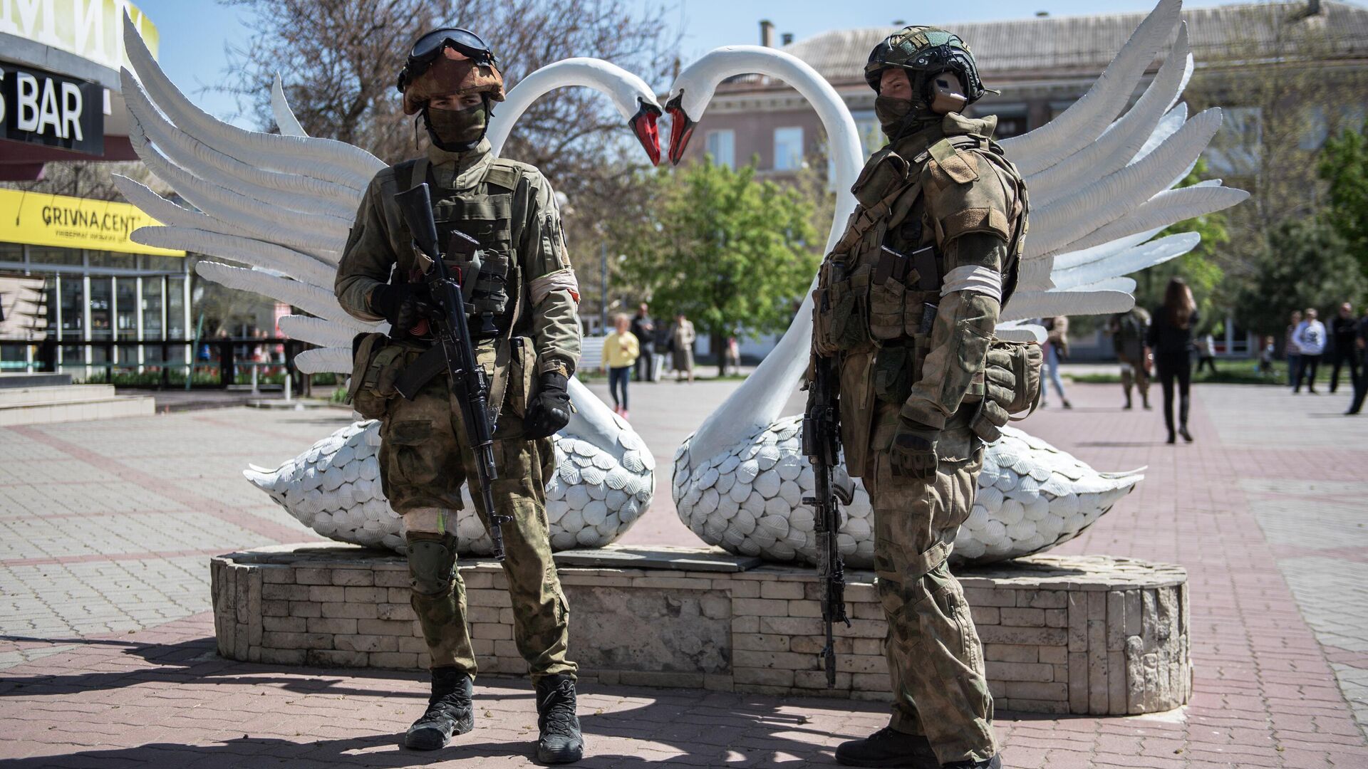 Бердянск днр. Российский солдат. Российские войска в Бердянске.