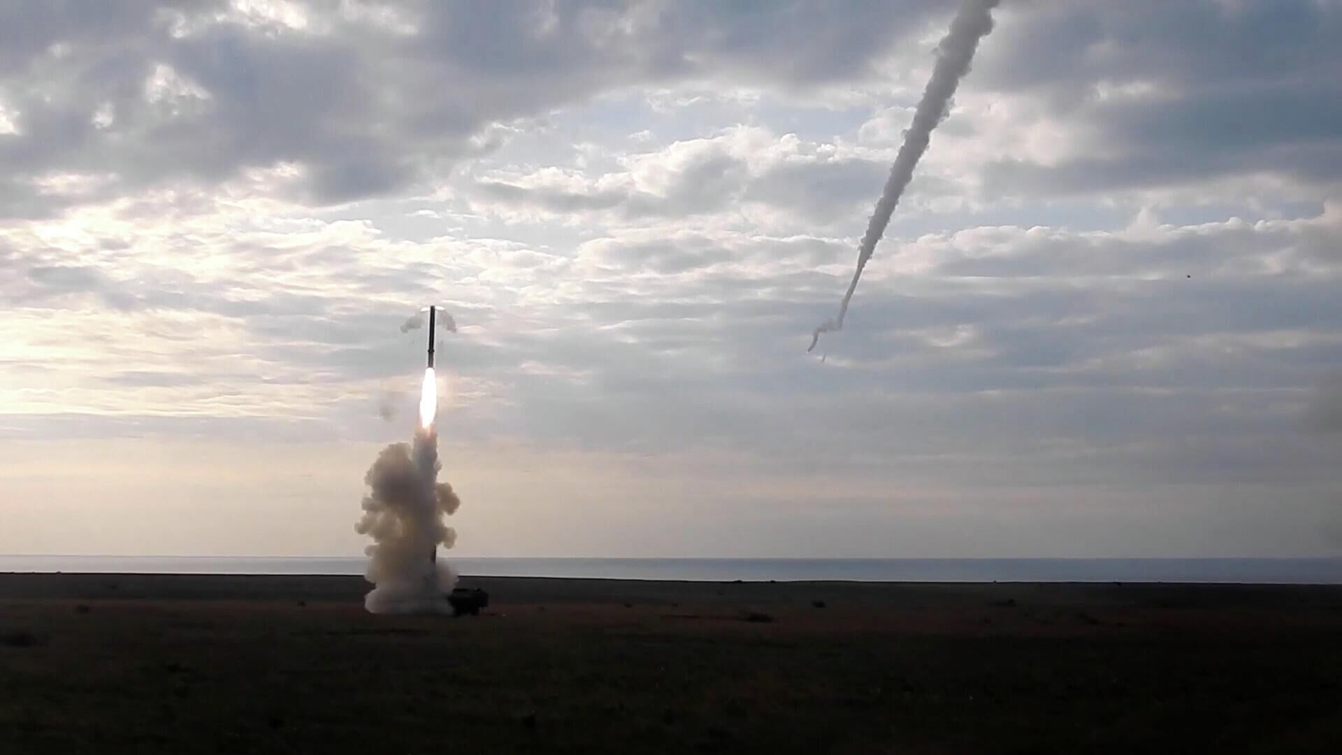 Запуск ракет Оникс по военному аэродрому в районе Одессы - РИА Новости, 1920, 03.05.2022