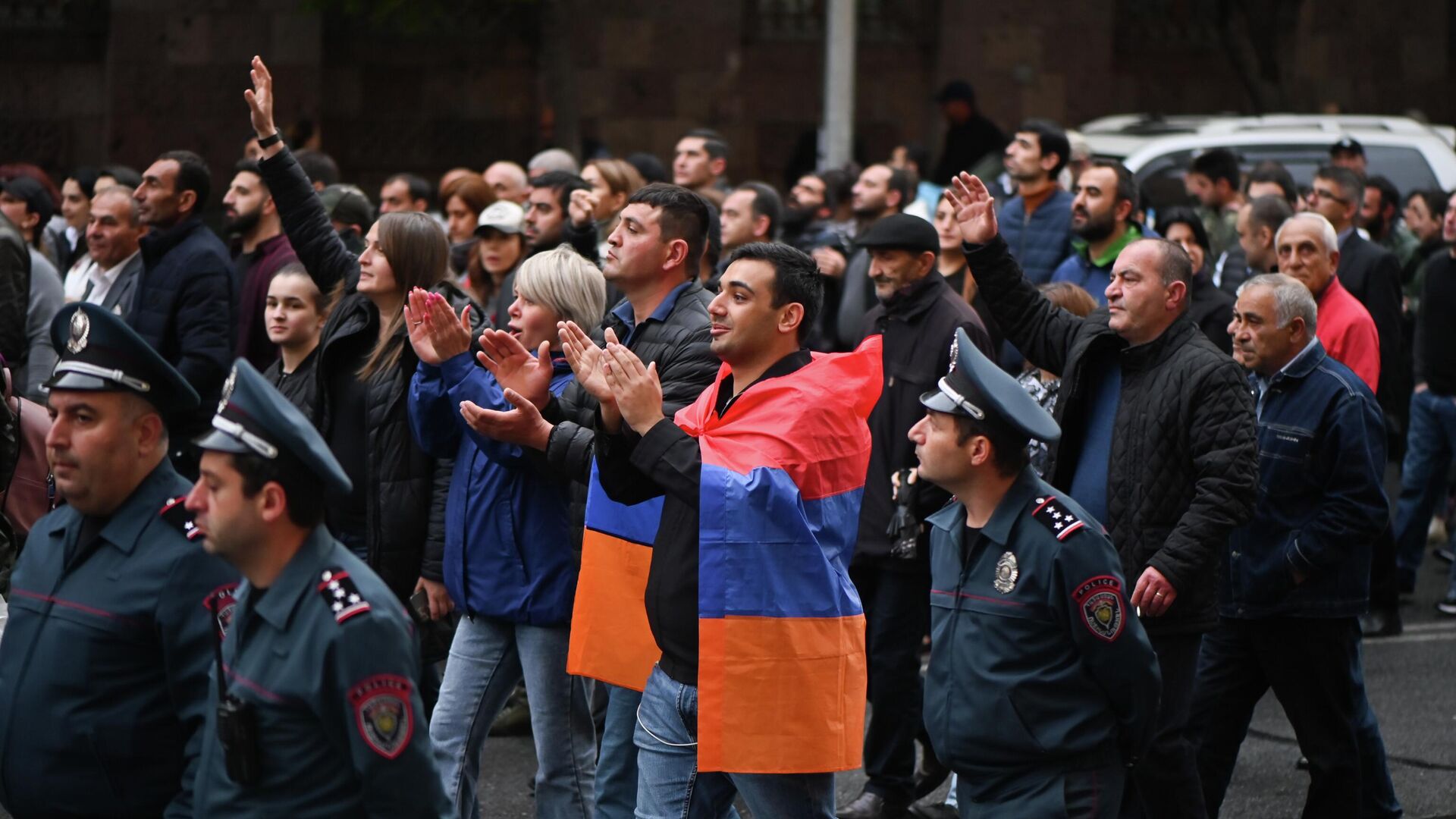 Шествие оппозиции к зданию правительства Армении - РИА Новости, 1920, 05.05.2022