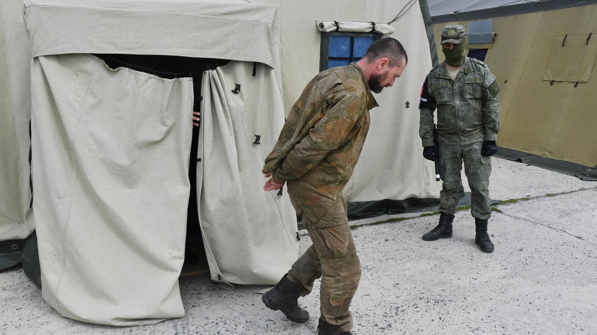 Военнослужащий ВСУ в пункте временного содержания украинских военнопленных на Харьковском направлении - РИА Новости, 1920, 01.11.2024