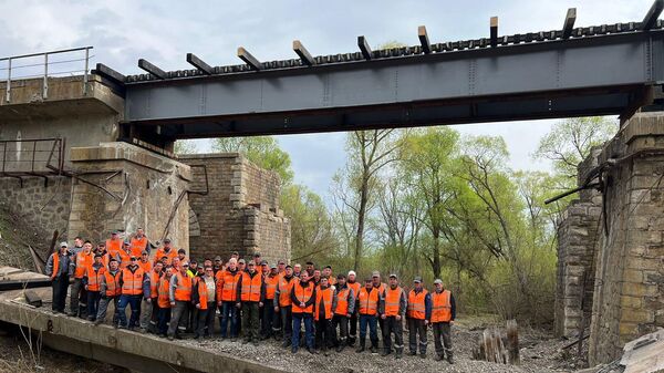Железнодорожники восстановили движение через мост на участке Суджа - Сосновый Бор в Курской области