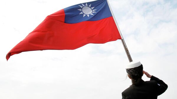 Флаг Тайваня во время военных учений ВМС Тайваня