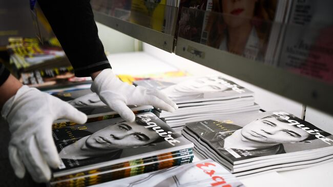Журнал Esquire на витрине