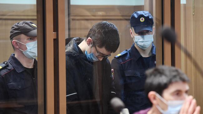 Ильназ Галявиев, устроивший 11 мая 2021 года стрельбу в казанской гимназии №175 и обвиняемый в убийстве 9 человек, в зале Верховного суда Татарстана