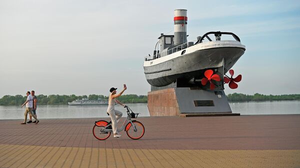 Памятник-катер Герой на Нижневолжской набережной в Нижнем Новгороде. 