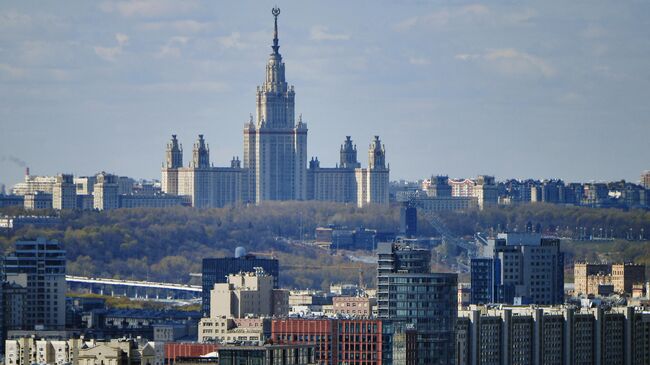 Здание Московского государственного университета имени М. В. Ломоносова на Воробьевых горах