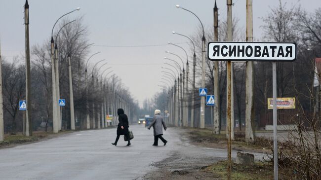 Указатель на въезде в город Ясиноватая в Донецкой области