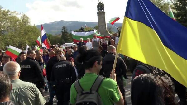 Протестующие в Софии сорвали акцию с флагом Украины