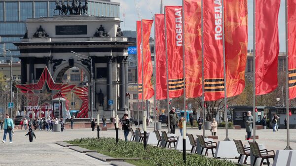 Уличное украшение ко Дню Победы на Поклонной горе в Москве