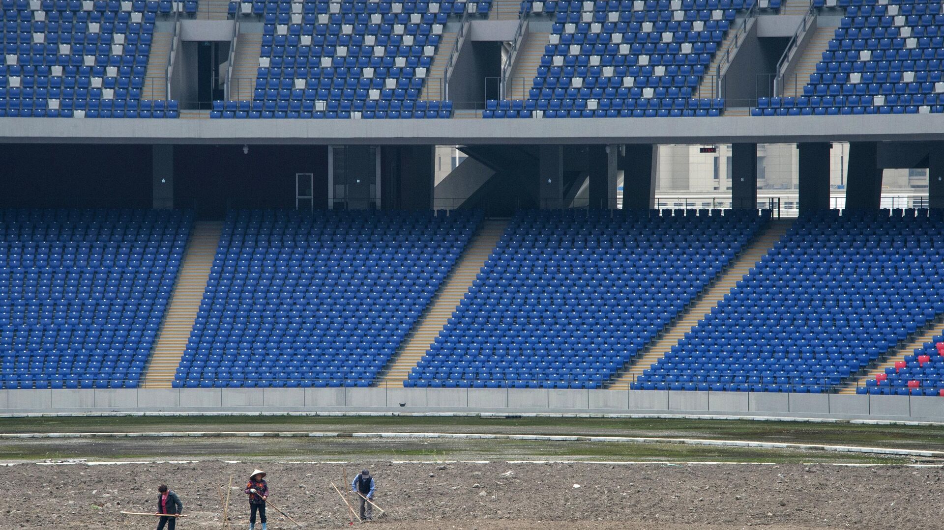 Подготовка к посадке газона на стадионе Ханчжоу - РИА Новости, 1920, 06.05.2022