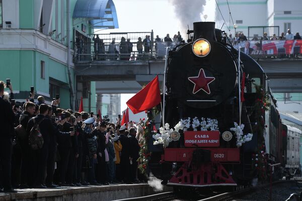 Встреча ретро-поезда Эшелон Победы на вокзале Новосибирск-Главный