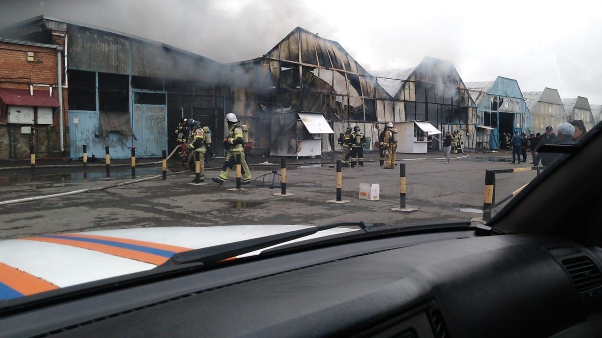 Тушение пожара на рынке Викалина в городе Владикавказ - РИА Новости, 1920, 06.05.2022