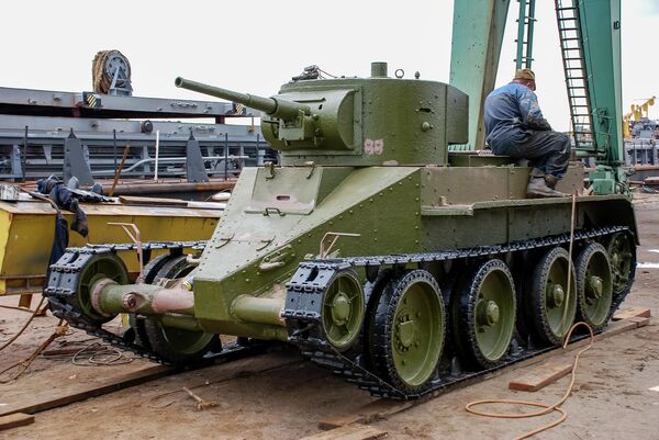 Работы по реставрации малого плавающего танка Т-38 Работы по реставрации малого плавающего танка Т-38