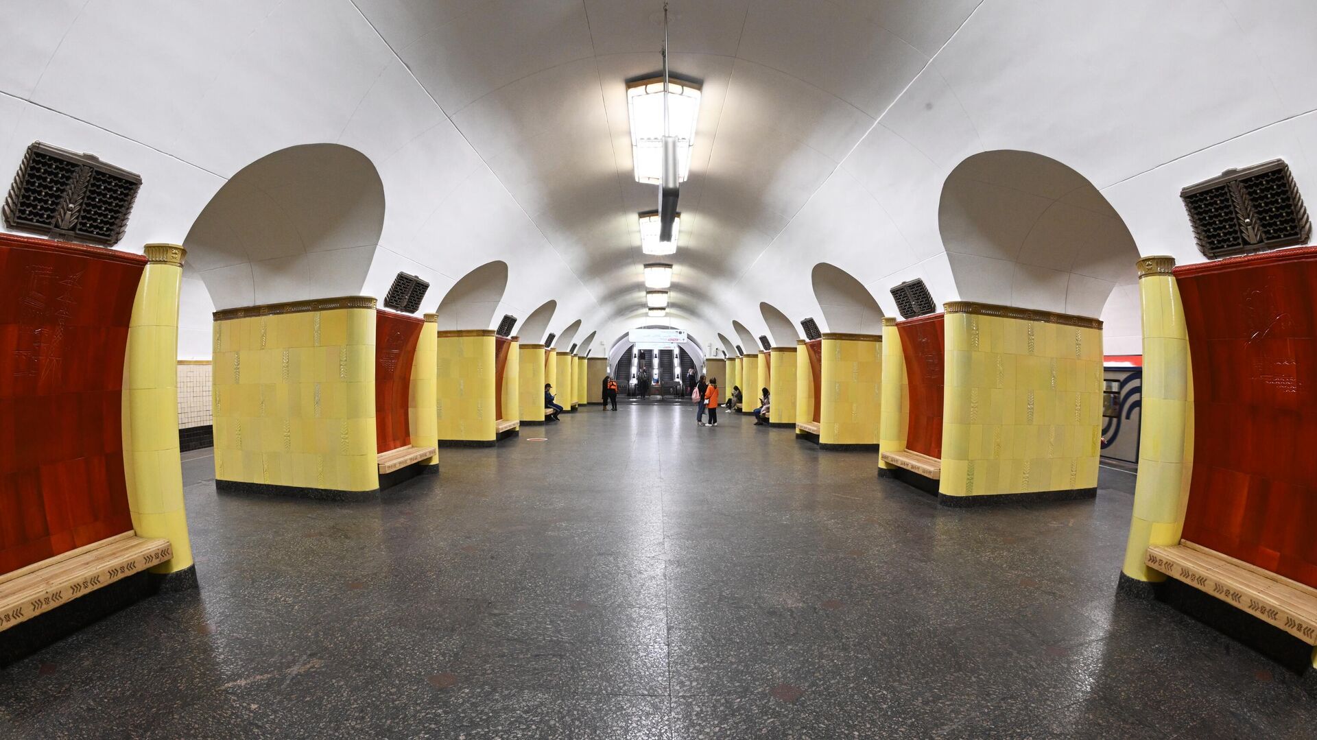 Станцию метро Рижская открыли после реконструкции - РИА Новости, 1920, 13.05.2022