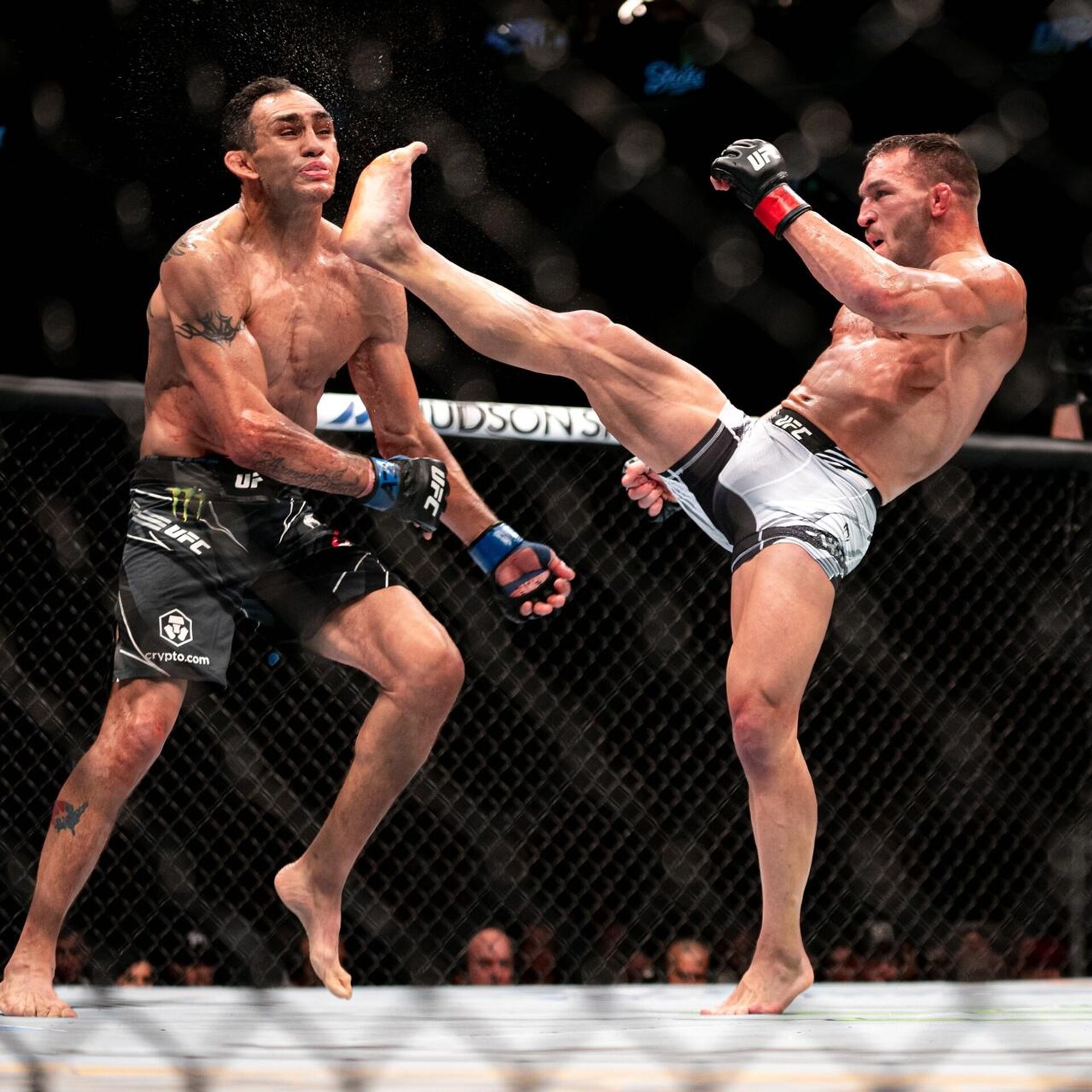 Чендлер наглухо нокаутировал Фергюсона на UFC 274: видео - РИА Новости  Спорт, 08.05.2022