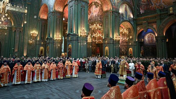 Патриарх Московский и всея Руси Кирилл совершает Божественную литургию в Главном храме Вооруженных сил Российской Федерации.