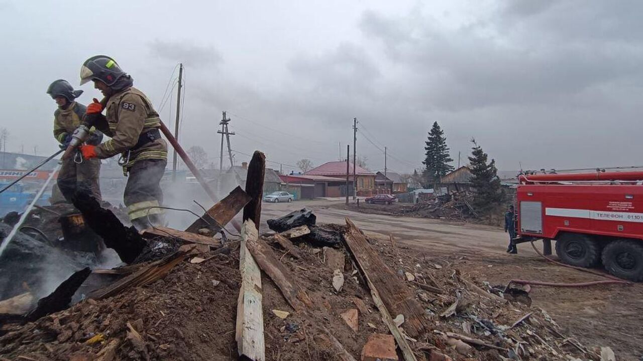 Глава Минприроды и врио главы МЧС вылетели в Красноярский край - РИА  Новости, 08.05.2022