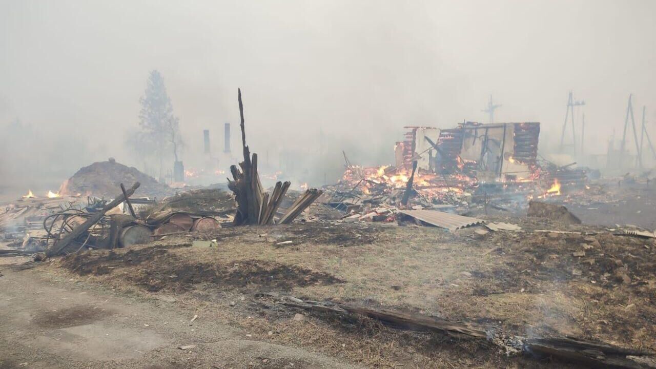 В Красноярском крае уточнили количество домов, пострадавших от пожаров -  РИА Новости, 08.05.2022