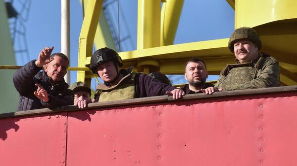 Глава ДНР Денис Пушилин и председатель правительства РФ Марат Хуснуллин посетили порт в Мариуполе