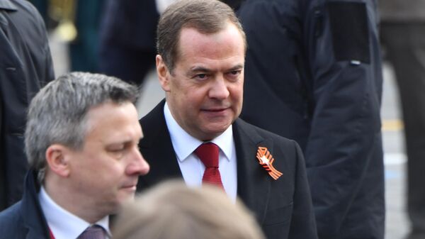 Заместитель председателя Совета безопасности РФ Дмитрий Медведев на Красной площади перед началом военного парада в честь 77-й годовщины Победы в Великой Отечественной войне