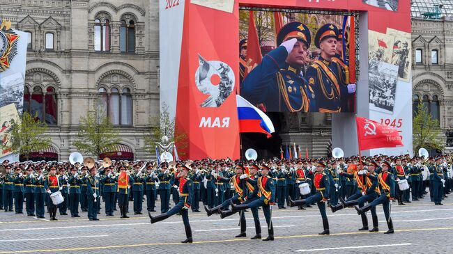 Знамя Победы на военном параде в честь 77-й годовщины Победы в Великой Отечественной войне