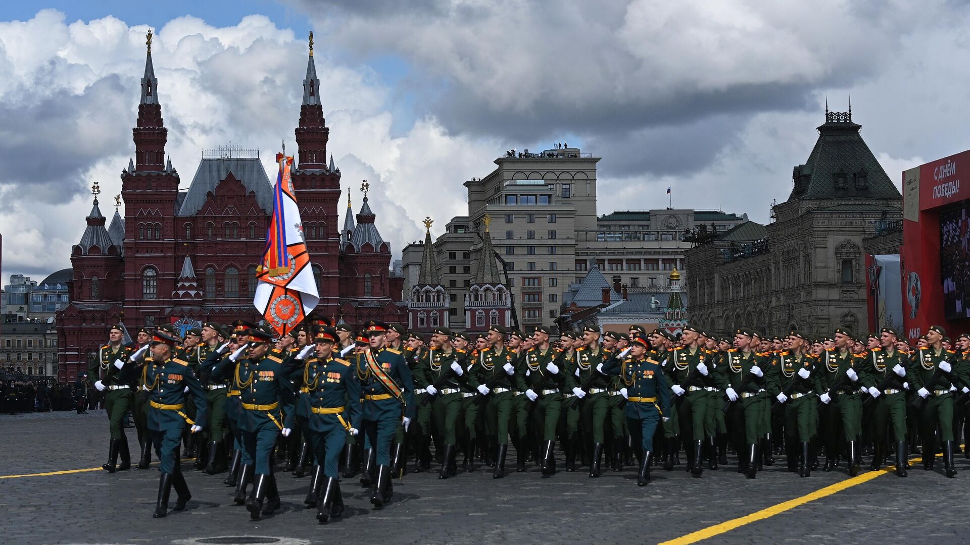 Военнослужащие парадных расчетов на военном параде, посвящённом 77-й годовщине Победы в Великой Отечественной войне на Красной площади в Москве - РИА Новости, 1920, 21.12.2022