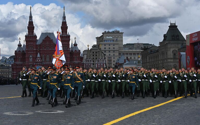 Военнослужащие парадных расчетов на военном параде, посвящённом 77-й годовщине Победы в Великой Отечественной войне на Красной площади в Москве