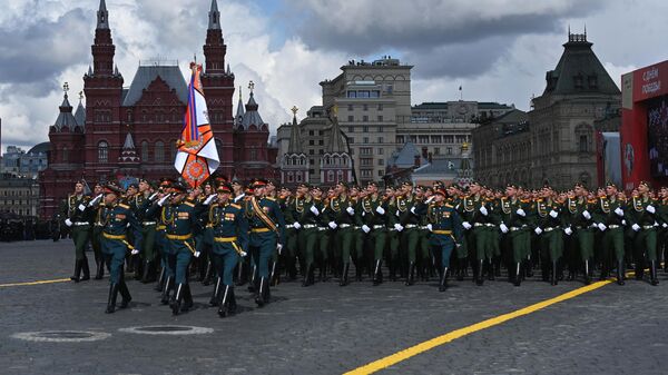 Военнослужащие парадных расчетов на военном параде, посвящённом 77-й годовщине Победы в Великой Отечественной войне на Красной площади в Москве