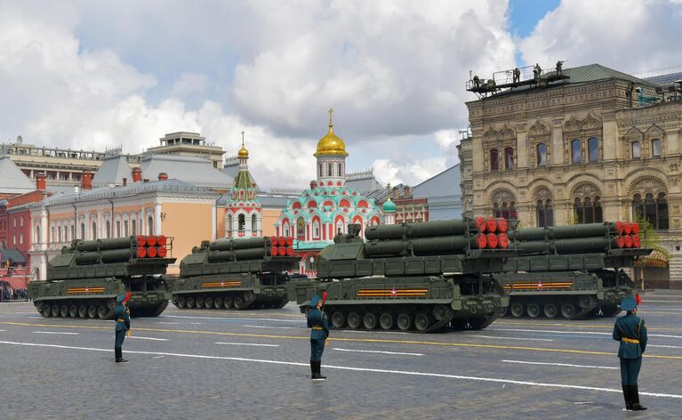 Зенитно-ракетные комплексы (ЗРК) Бук-М3 на военном параде в честь 77-й годовщины Победы в Великой Отечественной войне