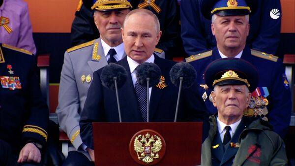 Президент объявил минуту молчания на параде Победы на Красной площади