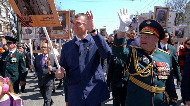 Губернатор Хабаровского края Михаил Дегтярев присоединился к акции Бессмертный полк в Хабаровске