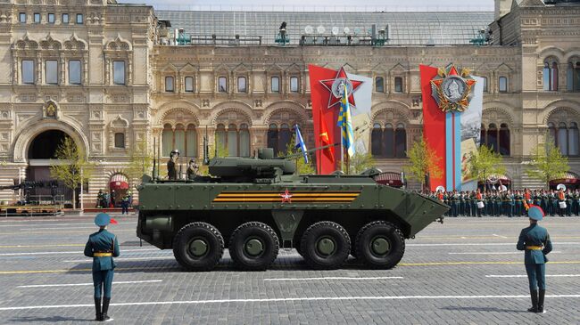 Боевая машина пехоты БМП К-17 Бумеранг на военном параде в честь 77-й годовщины Победы в Великой Отечественной войне