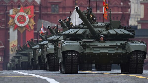 Танки Т-72Б3М на военном параде, посвященном 77-й годовщине Победы в Великой Отечественной войне, на Красной площади в Москве
