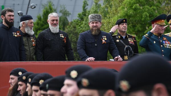 Глава Чеченской Республики Рамзан Кадыров на военном параде, посвященном 77-й годовщине Победы в Великой Отечественной войне, в Грозном.