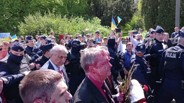 Последствия нападения на посла РФ в Польше во время возложения цветов на кладбище советских воинов