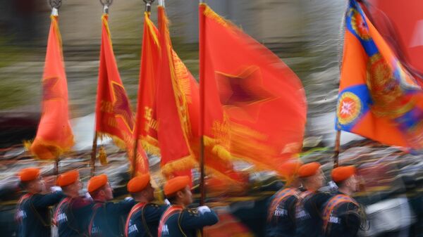 Рота МЧС РФ на военном параде в честь 77-й годовщины Победы в Великой Отечественной войне