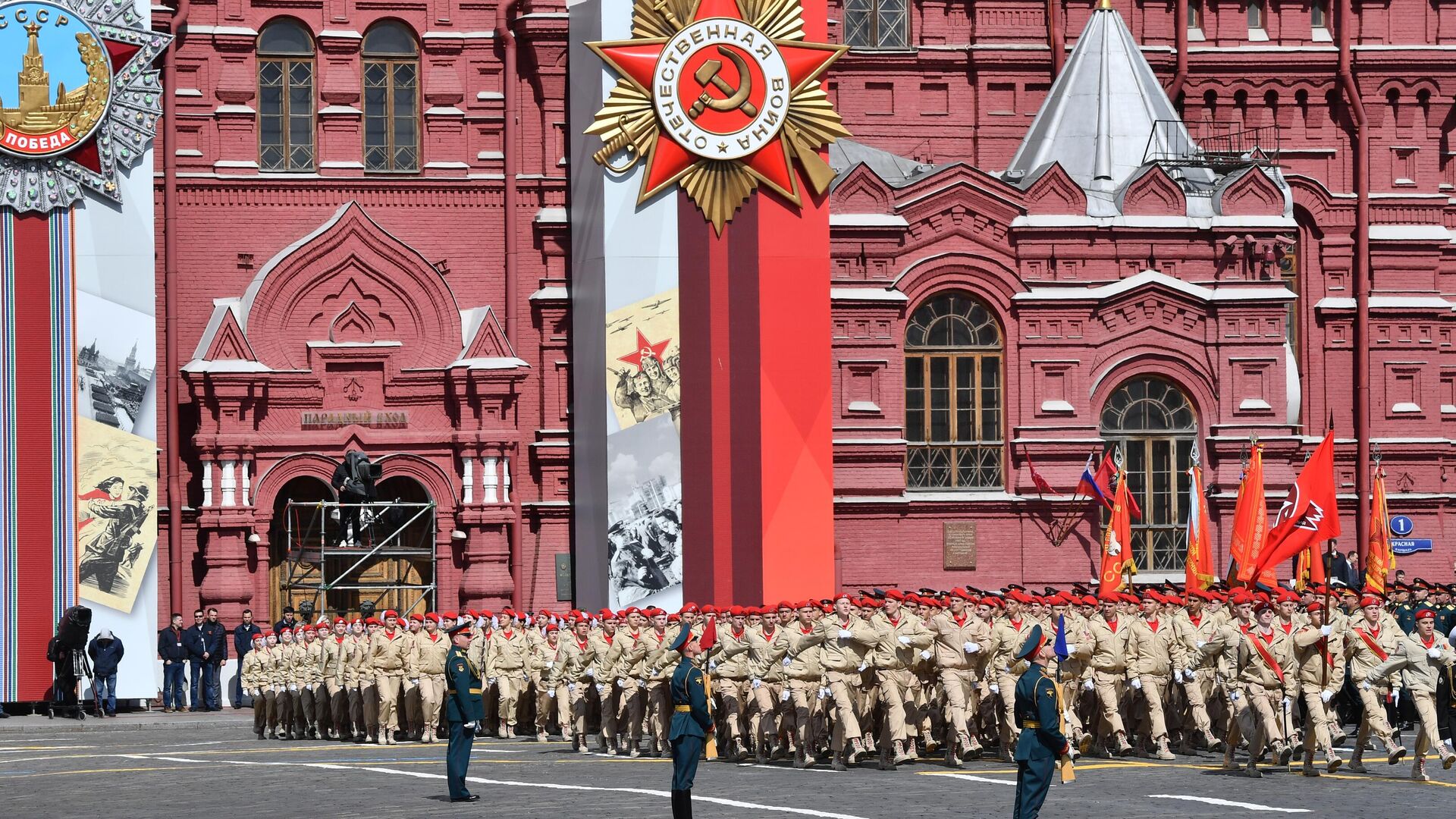 Парадный расчет общественного патриотического движения Юнармия на военном параде в честь 77-й годовщины Победы в Великой Отечественной войне - РИА Новости, 1920, 09.05.2023