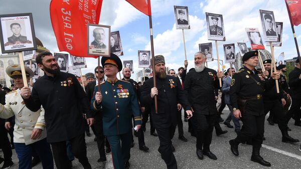 Глава Чеченской Республики Рамзан Кадыров на шествии Бессмертный полк, посвященный 77-й годовщине Победы в Великой Отечественной войне, в Грозном