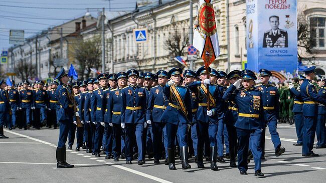 Торжественное прохождение войск Тверского территориального гарнизона в честь 77-й годовщины Победы