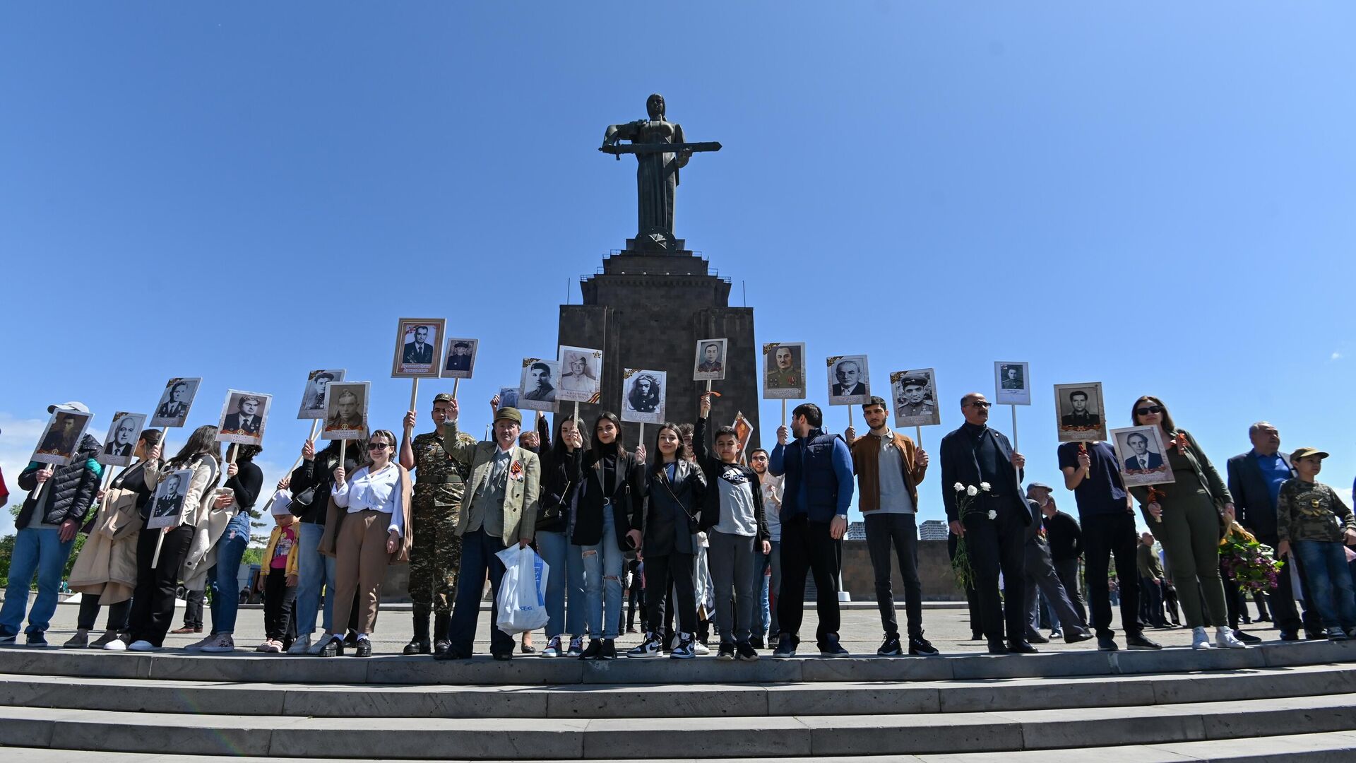 Участники акции Бессмертный полк в Ереване - РИА Новости, 1920, 15.05.2022