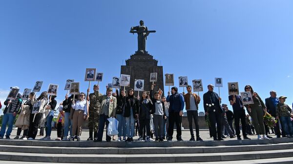 Участники акции Бессмертный полк в Ереване